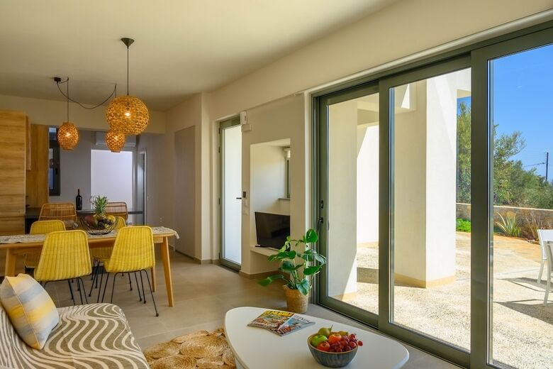 Roots Suites In Crete
