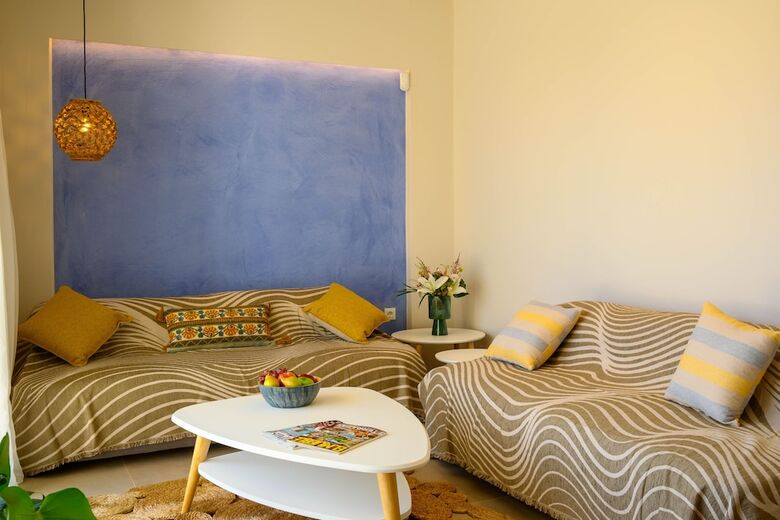 Roots Suites In Crete