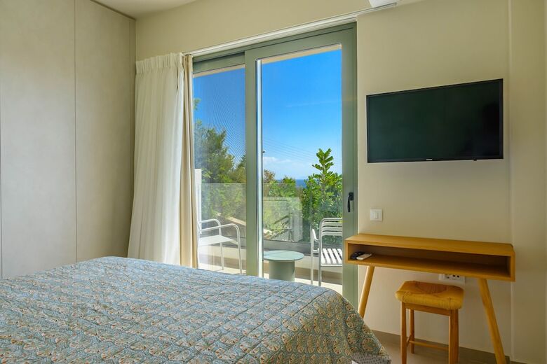 Roots Suites In Crete