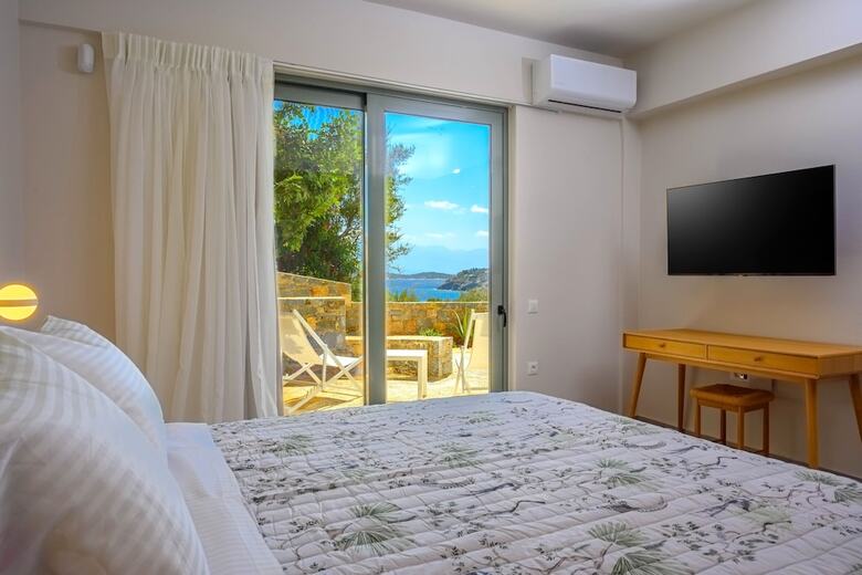 Roots Suites In Crete
