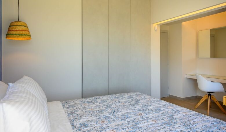 Roots Suites In Crete