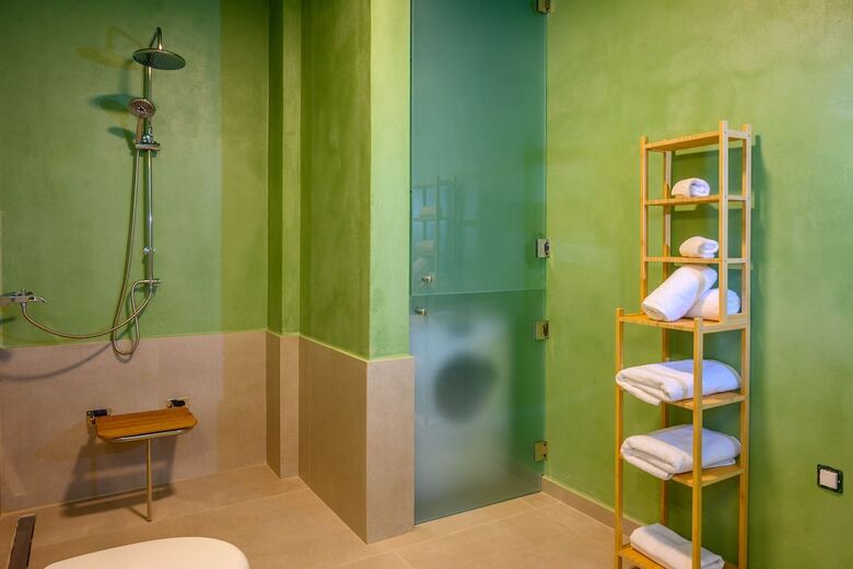 Roots Suites In Crete