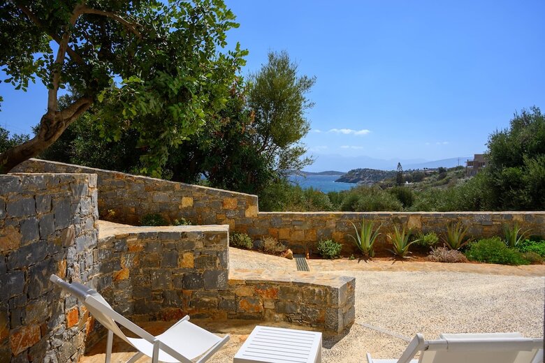 Roots Suites In Crete