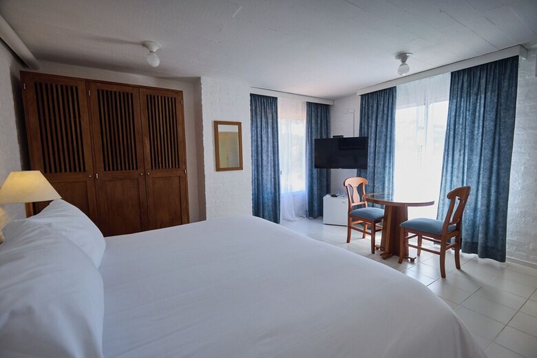 Hotel Las Olas Resort
