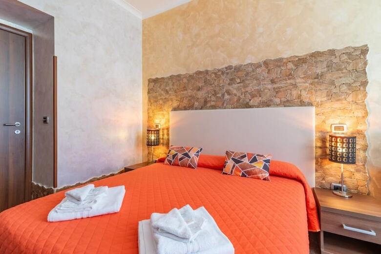 Room In B&B - Alis Laura Guest House B&B