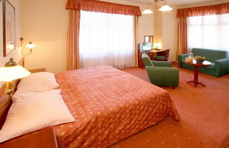Hotel L�ze?sk� L�?ebna M�nes
