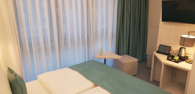 Apricot Hotel