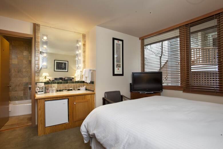 Bed & Breakfast Hearthstone House