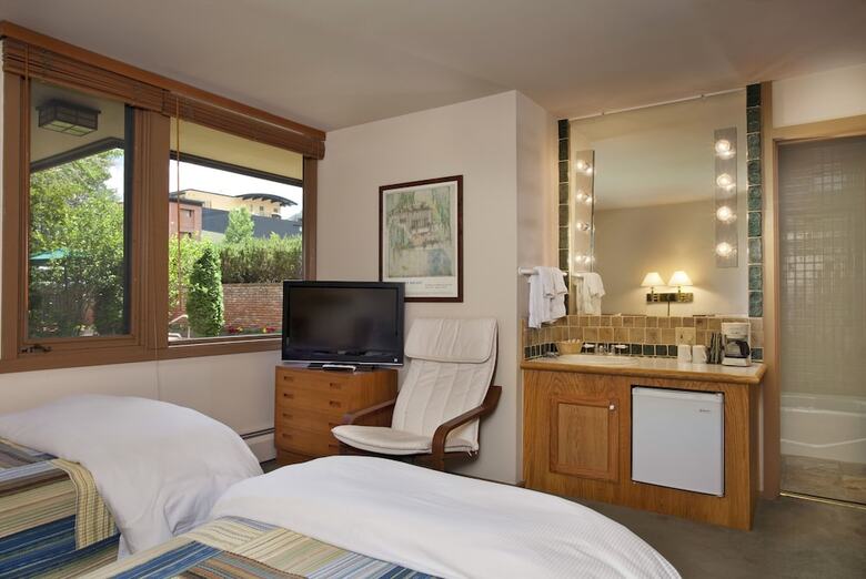 Bed & Breakfast Hearthstone House