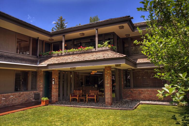Bed & Breakfast Hearthstone House