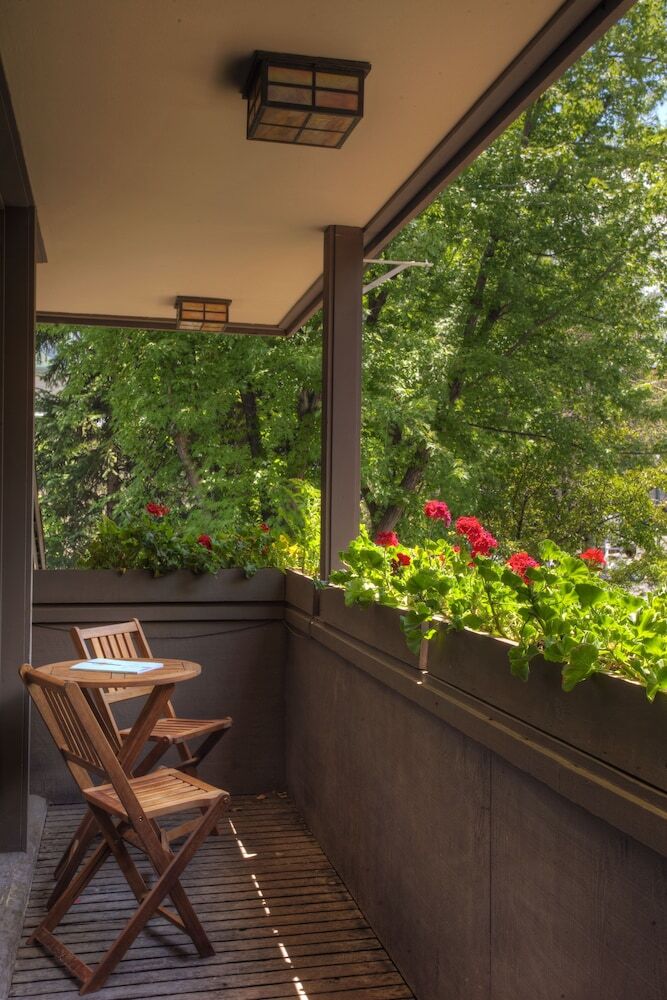 Bed & Breakfast Hearthstone House