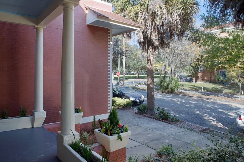 Hotel Huge 5 Bedroom 5 Bath Home In Savannah