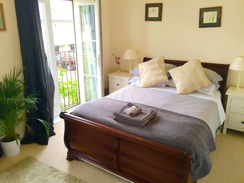 Lynbrook  Guests House