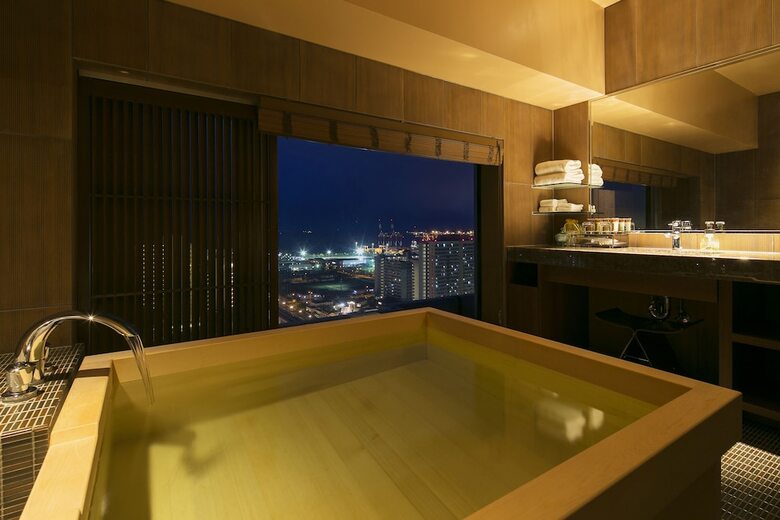 Kobe Bay Sheraton Hotel & Towers