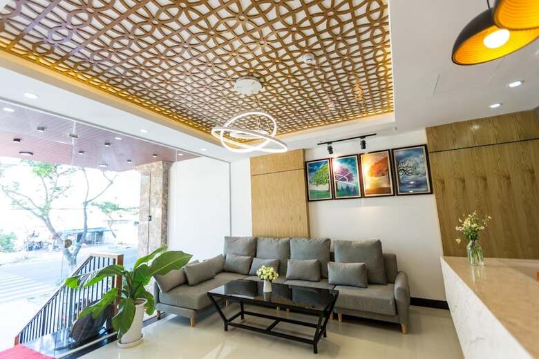Vivian Hotel