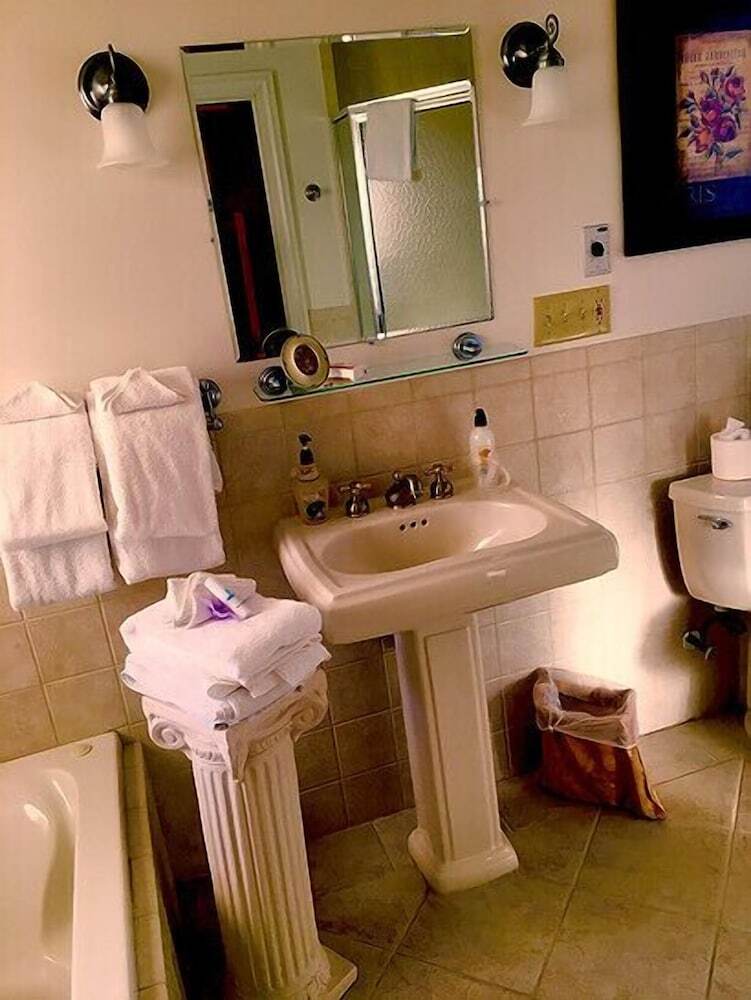 Cayuga�lake�inn Ithaca Hotel�alt