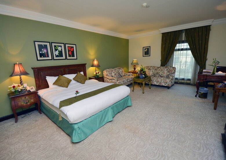 Hotel The Convention Center & Royal Suites