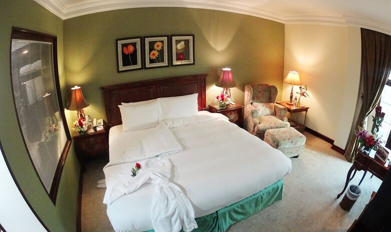 Hotel The Convention Center & Royal Suites