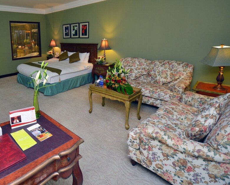 Hotel The Convention Center & Royal Suites