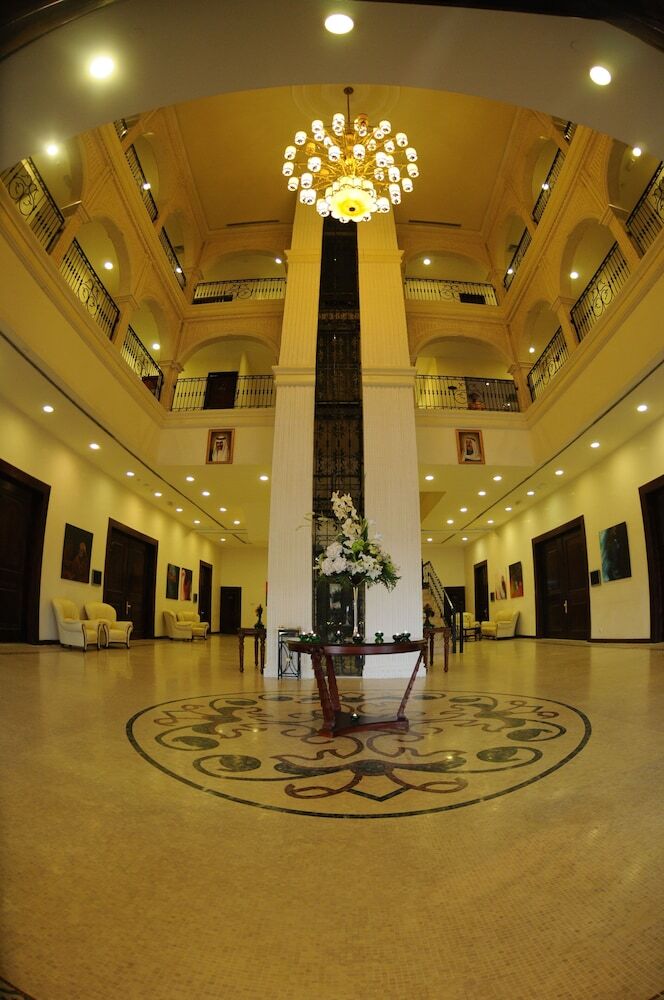 Hotel The Convention Center & Royal Suites