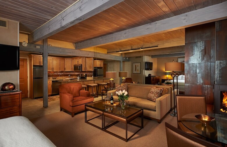 Aparthotel Aspen Square Condominium Hotel