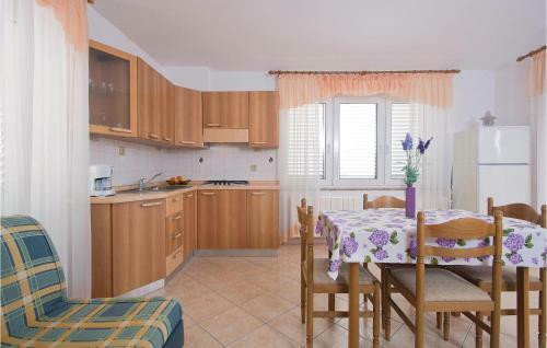 Apartment Galizana Limido Dele Roje