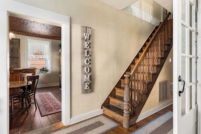 The Stagecoach Inn Bed & Breakfast And Five20 Social Stop