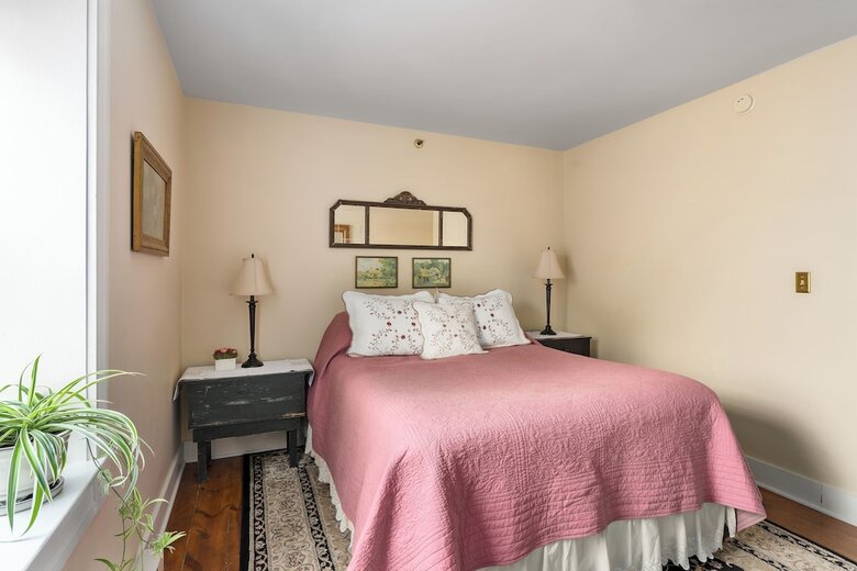 The Stagecoach Inn Bed & Breakfast And Five20 Social Stop