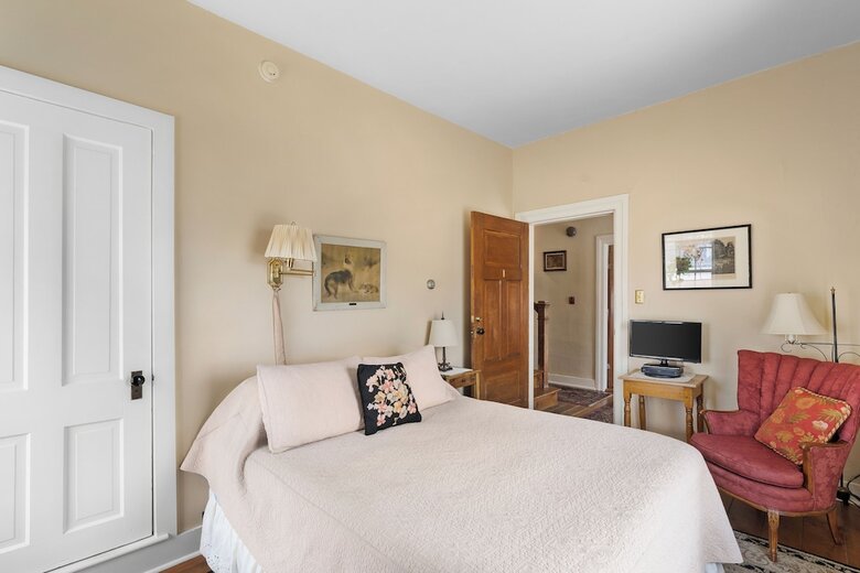 The Stagecoach Inn Bed & Breakfast And Five20 Social Stop