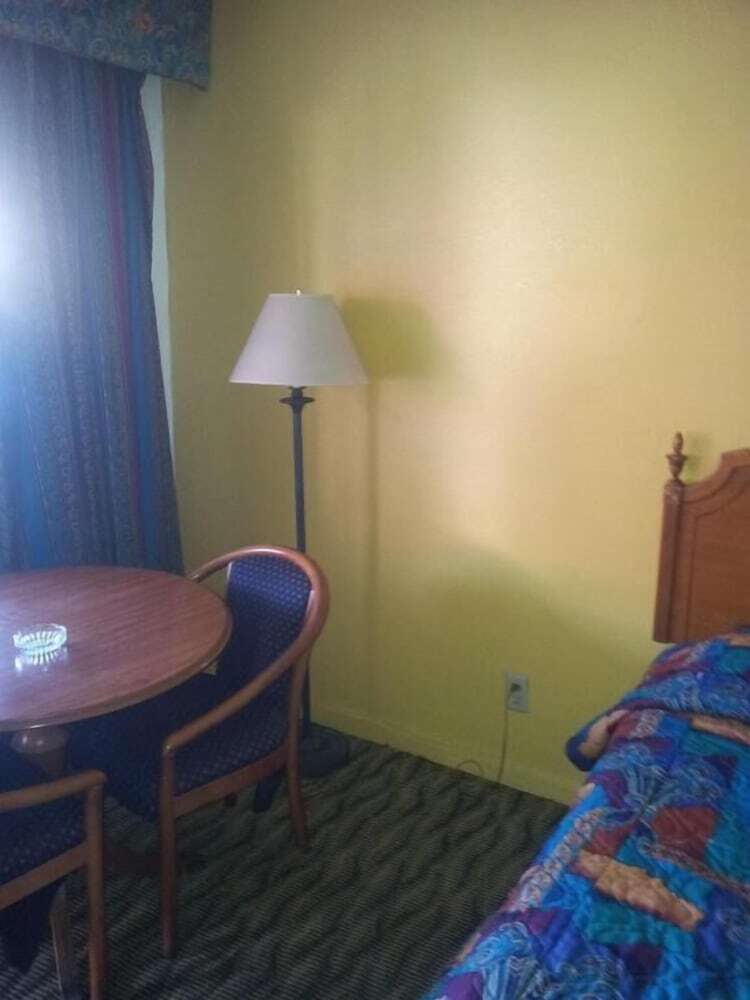 Motel Deluxe Inn