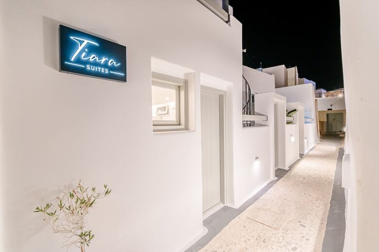 Hotel Tiara Suites