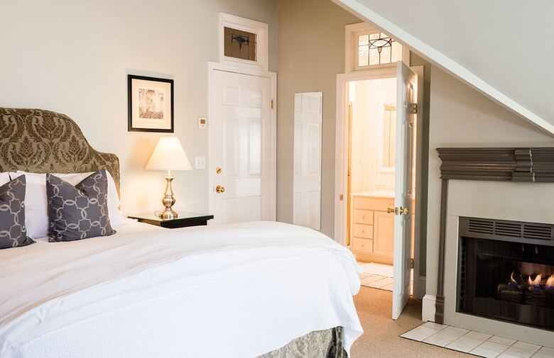 Bed & Breakfast 1801 First Luxury Inn