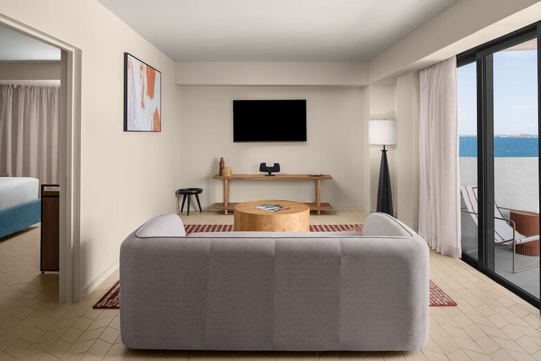 Rok Hotel Kingston, Tapestry Collection By Hilton