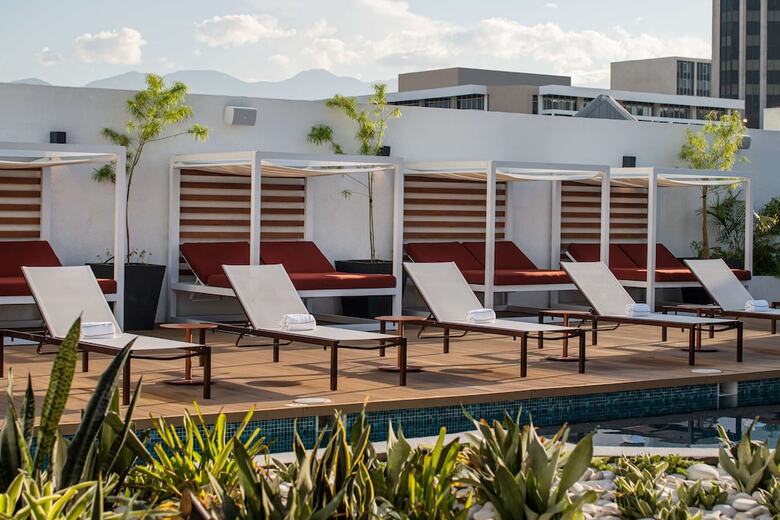 Rok Hotel Kingston, Tapestry Collection By Hilton