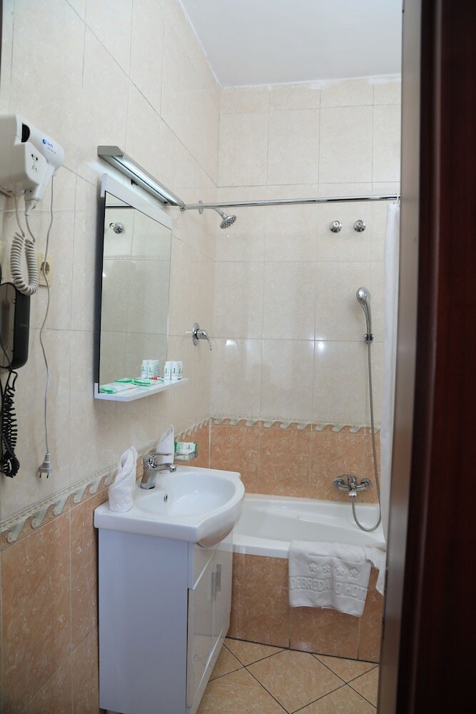 Debredamo Hotel