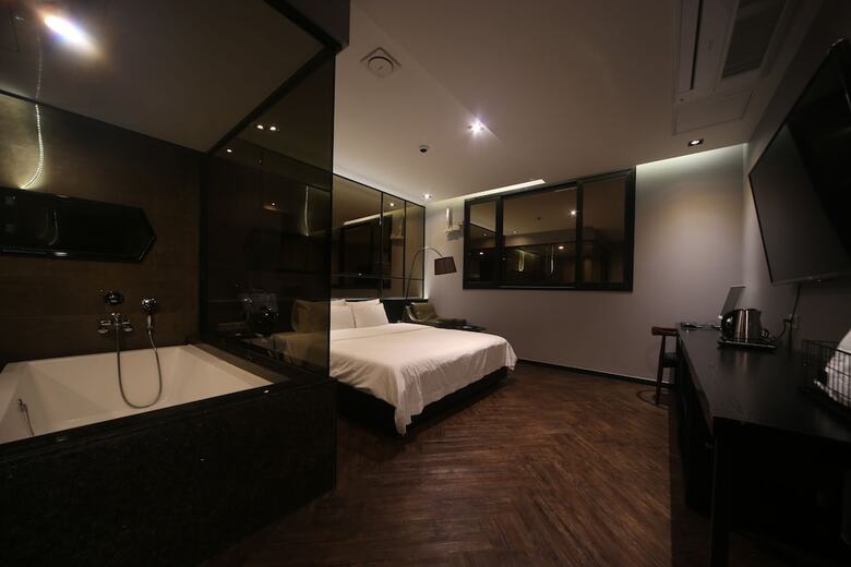 Brown Dot Hotel Beomil