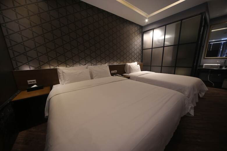 Brown Dot Hotel Beomil