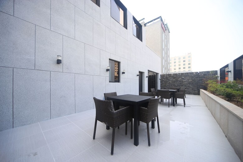 Brown Dot Hotel Beomil