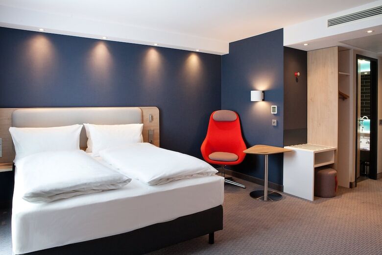 Hotel Holiday Inn Express Furth By Ihg
