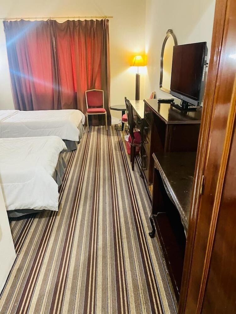 Al Commodore Hotel