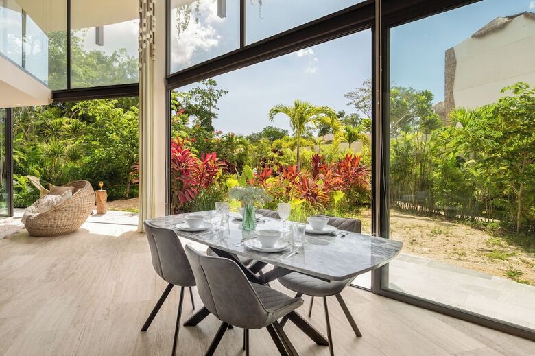 Mistiq Gardens
