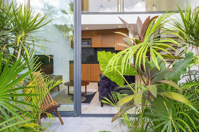 Mistiq Gardens