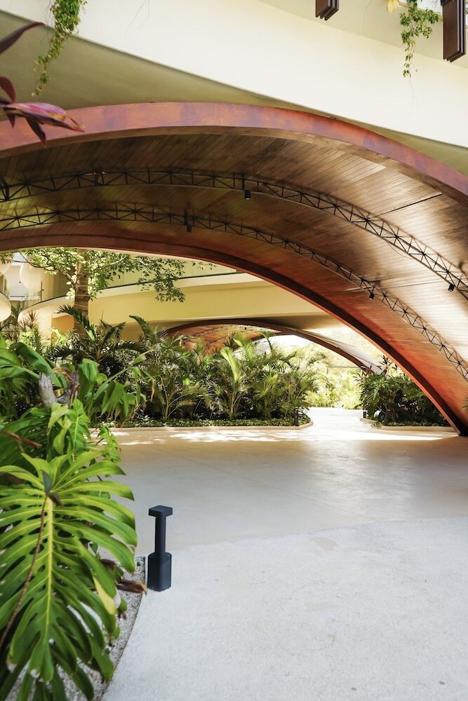 Mistiq Gardens