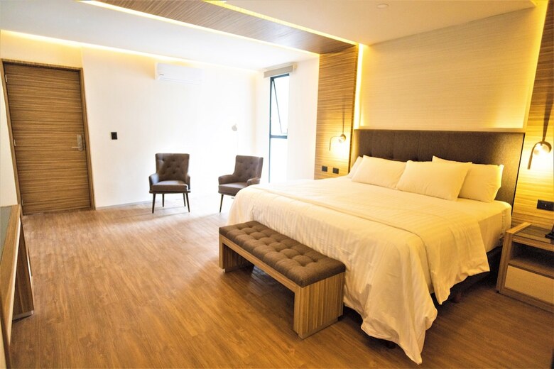 Hotel Plaza By Kavia