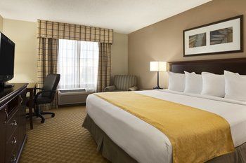 Posada Country Inn & Suites Maumee Toledo