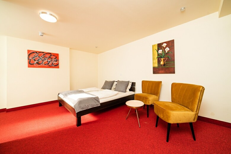 S & D Hotel