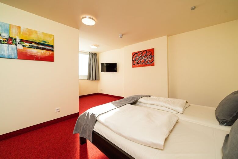 S & D Hotel