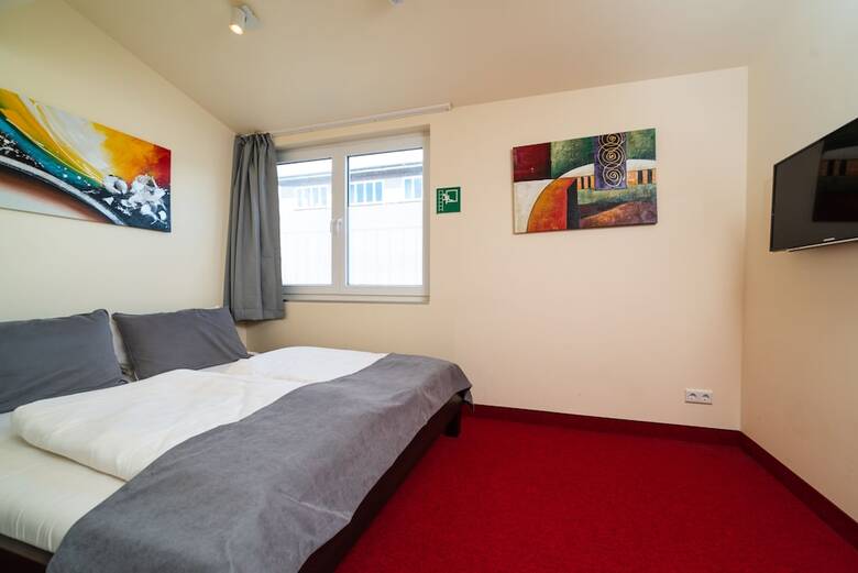 S & D Hotel