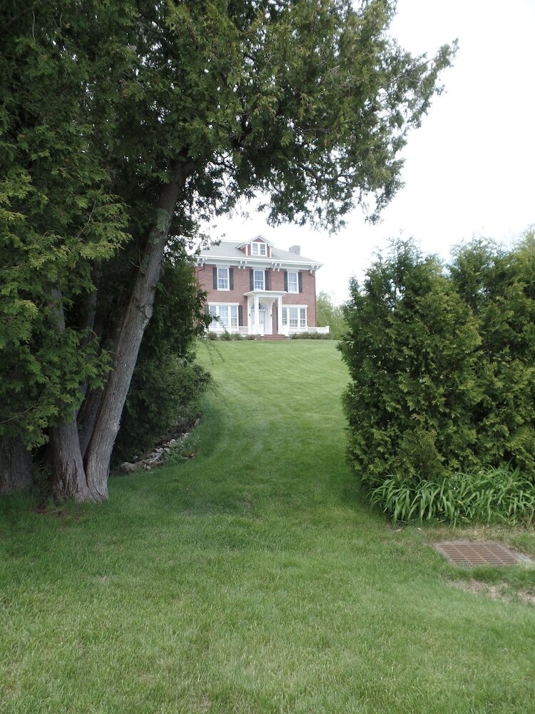 Bed & Breakfast Captain Sweetser's Inn