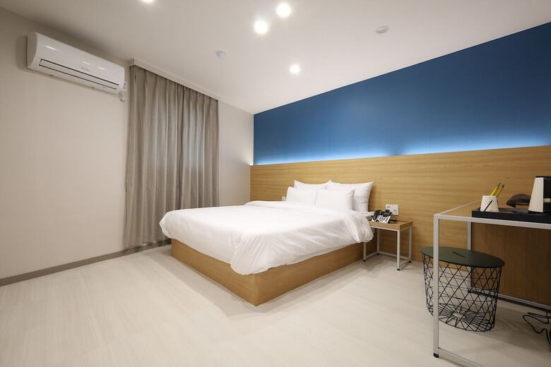 Calm Rest Hotel Gimhae